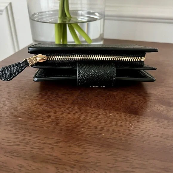Coach Black & Gold Leather Medium Corner Zip Wallet EUC 🖤 - Picture 3 of 7